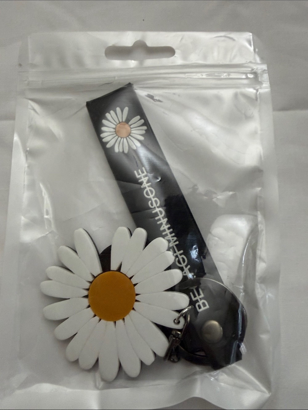 Be Together Keychain - White Daisy with Yellow Center